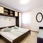 Mediterranes Nur 300 Meter Zum Mit Privatparkplatz, Grill, Klima Crikvenica