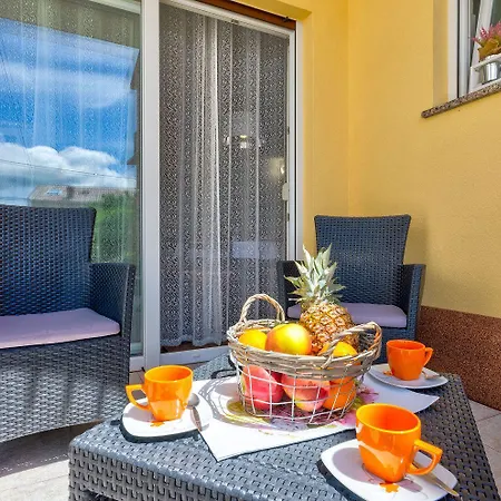 Mediterranes Nur 300 Meter Zum Mit Privatparkplatz, Grill, Klima * Crikvenica