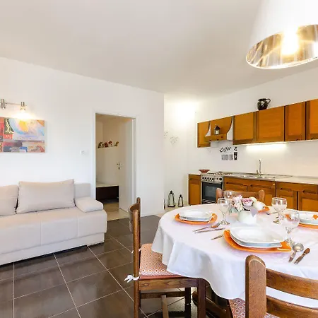 Διαμέρισμα Mediterranes Nur 300 Meter Zum Mit Privatparkplatz, Grill, Klima *