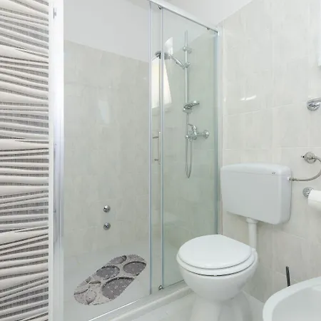 Mediterranes Nur 300 Meter Zum Mit Privatparkplatz, Grill, Klima