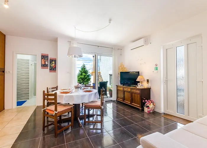 Mediterranes Nur 300 Meter Zum Mit Privatparkplatz, Grill, Klima Διαμέρισμα Crikvenica