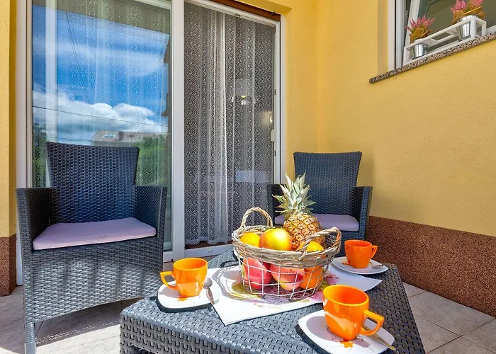 Mediterranes Nur 300 Meter Zum Mit Privatparkplatz, Grill, Klima * Crikvenica