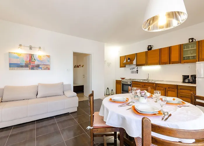 Διαμέρισμα Mediterranes Nur 300 Meter Zum Mit Privatparkplatz, Grill, Klima *