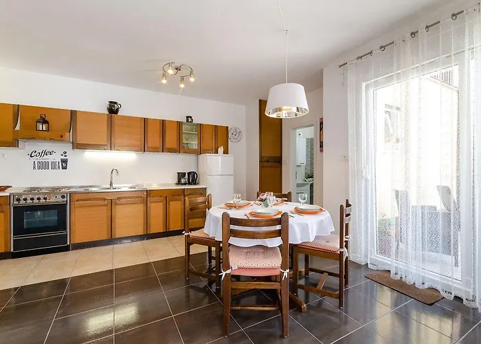 Mediterranes Nur 300 Meter Zum Mit Privatparkplatz, Grill, Klima Διαμέρισμα *
