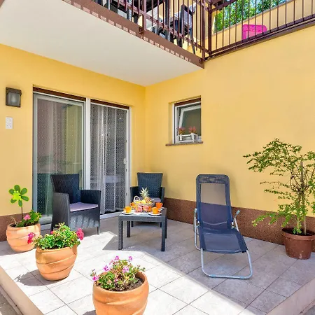Mediterranes Nur 300 Meter Zum Mit Privatparkplatz, Grill, Klima