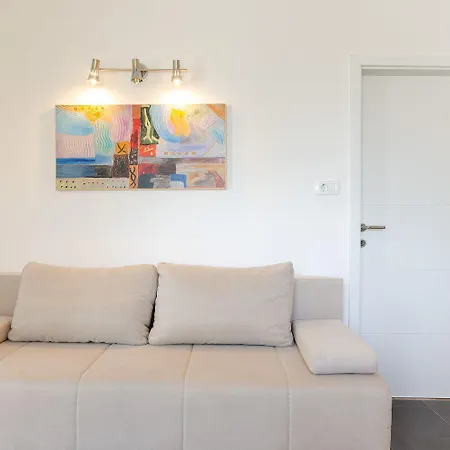 Mediterranes Nur 300 Meter Zum Mit Privatparkplatz, Grill, Klima Apartment Crikvenica