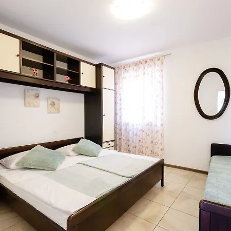 Mediterranes Nur 300 Meter Zum Mit Privatparkplatz, Grill, Klima Crikvenica