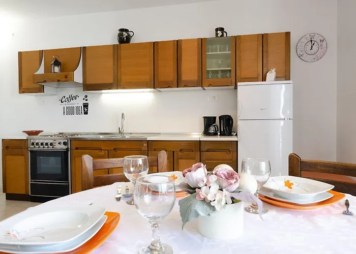Mediterranes Nur 300 Meter Zum Mit Privatparkplatz, Grill, Klima Apartment